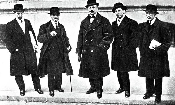Italian futurist artists in Paris 1912 (b / w photo)
