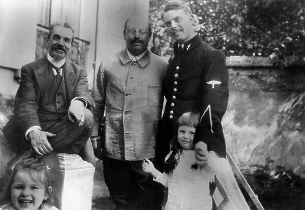 l-r : Jean-Paul Cezanne, Theodore Riviere, Paul Cezanne, Jean Renoir and Alain Cezanne during a permission in 1916