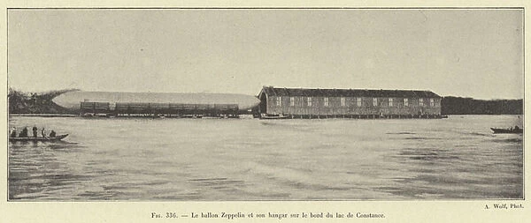 Le ballon Zeppelin et son hangar sur le bord du lac de Constance (engraving)