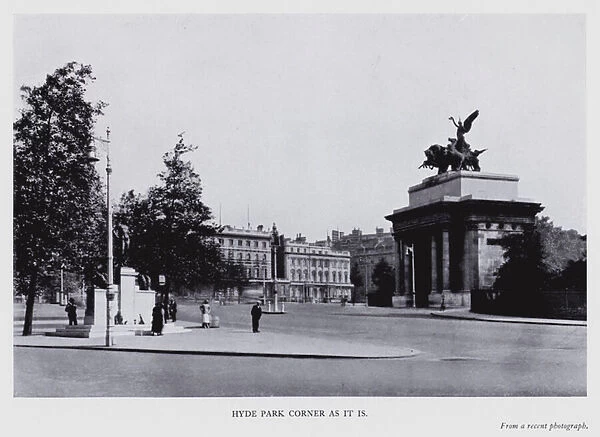 London: Hyde Park Corner as it is (b  /  w photo)