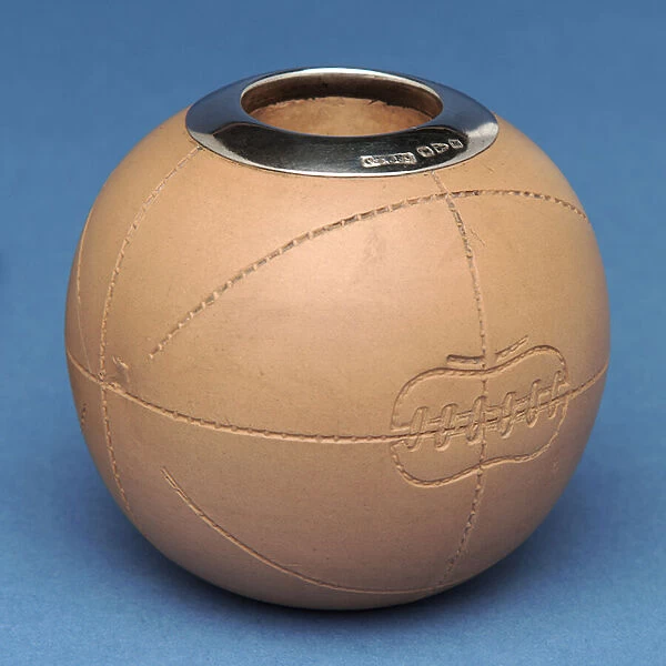 Match holder in the shape of a football, Doulton & Co. Lambeth (ceramic)