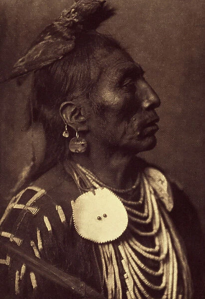 Medicine Crow, Apsaroke. The falcon tied to its head is a way of carrying the symbol of its guardian spirit. Photo taken from volume 4 of the encyclopedia published by Edward S