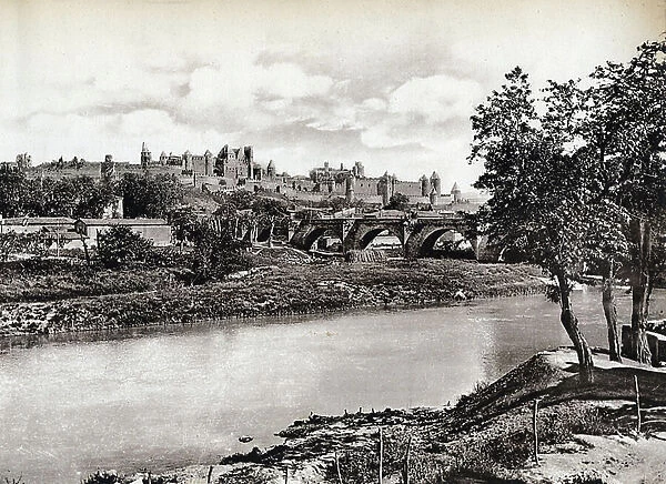Medieval architecture: view of the Aude and the city of Carcassonne, Aude (11), Languedoc Roussillon (Languedoc-Roussillon). Photography around 1910