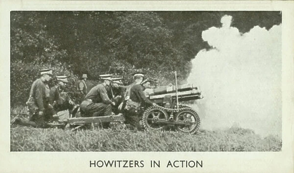 Modern armaments, 1938: Howitzers in Action (b / w photo)
