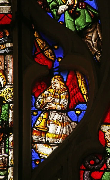 Musical angel with trumpet (stained glass)