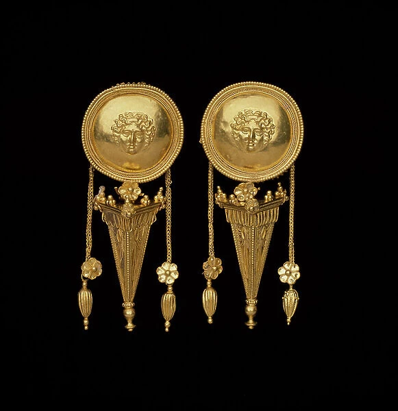 Pair of earrings, late 4th century B. C (gold, filigree)