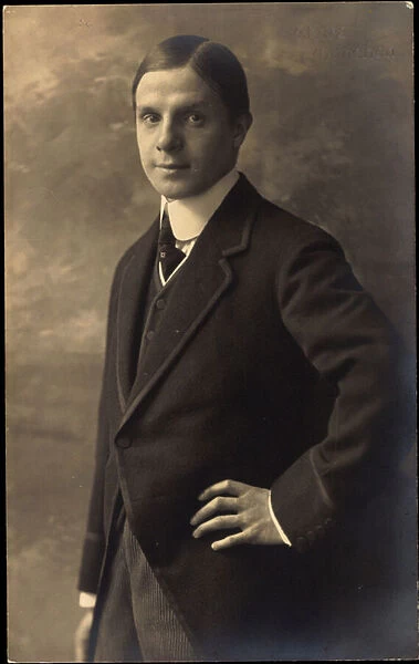 Photo Ak Ludwig Ferdinand, Prince of Spain, tailcoat, stand portrait (b  /  w photo)