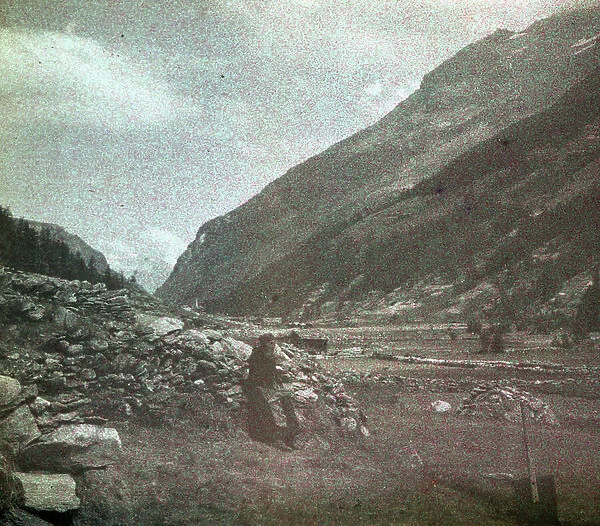 Picturesque Alps: Une vallee des Alpes, 1909, France - Autochrome anonymous