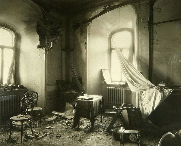 Revolution russe de 1917 : interieur du monastere Chudov dans le Kremlin de Moscou apres le bombardement de novembre 1917. Photographie de Pyotr Petrovich Pavlov (1860-1925), 1917