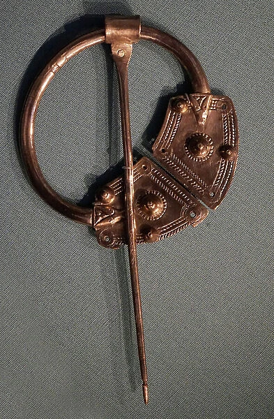 Ring Brooch with linked hoop from Ireland