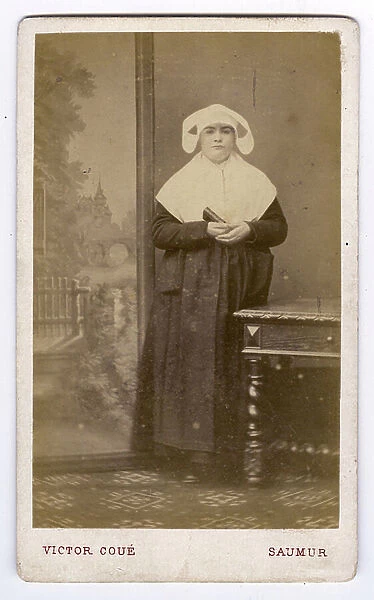 Saumur, Maine-et-Loire (49), Pays de la Loire, France, A good sister poses in studio, 1865