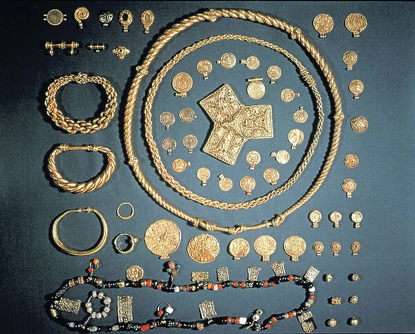 Selection of jewellery found at Hoen, Norway (gold and semi-precious stones)