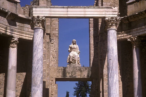 A statue on a lintel (photo)