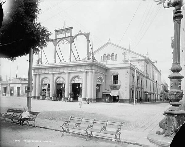 Tacon Theatre in Havana, c. 1900 (b / w photo)