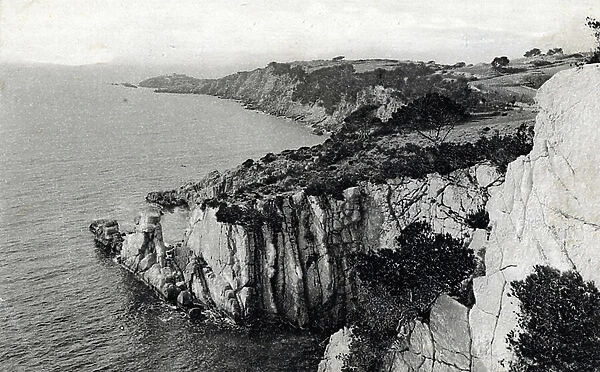 View of the laying of the cride and the fort, Sanary-sur-Mer, 1910 (b / w photo)