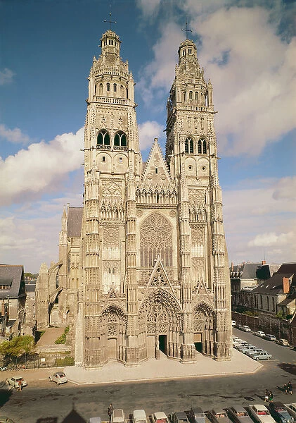 View of the west facade, 13th-15th century (photo)