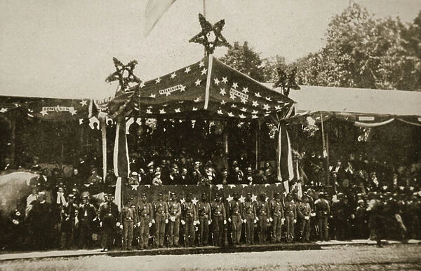 Viewing Returning Troops to Washington, 1861-65 (b  /  w photo)