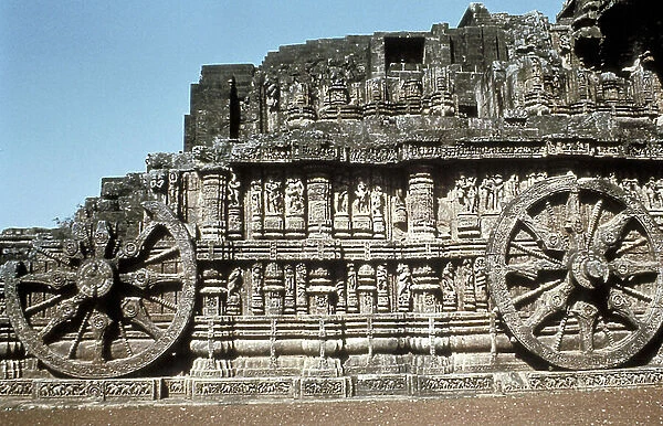 Side wall of temple cart, Northern India - Konarak. Surya-Deul. 13th century (sculpture)
