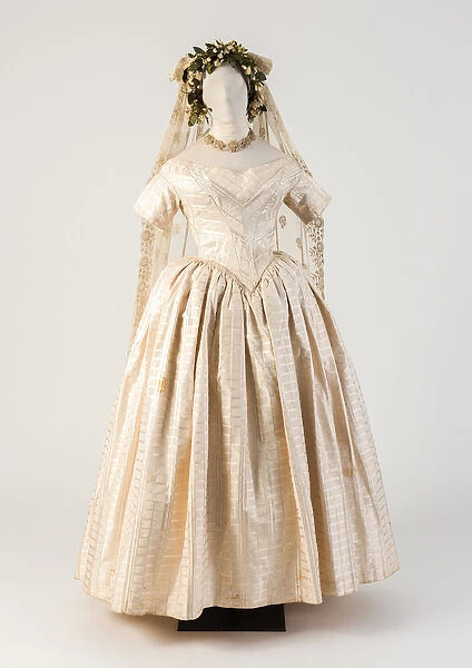 White woven silk wedding dress, with embroidered net lace veil, 1840s (silk & lace)