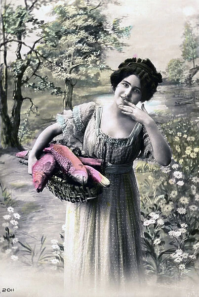 Woman with basket of fish. Photography around 1915