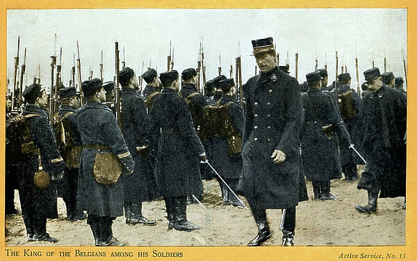 World War 1: Albert I of Belgium with his troops (postcard)