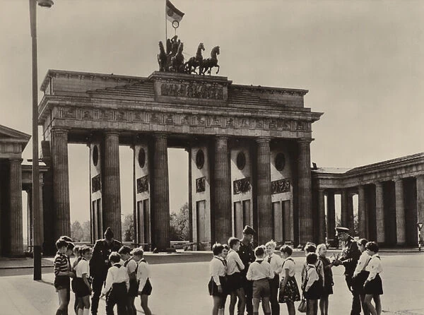 Yong pioneers come to the Brandenburg Gate, the landmark of Berlin, to see their friends, the frontier guards (b  /  w photo)