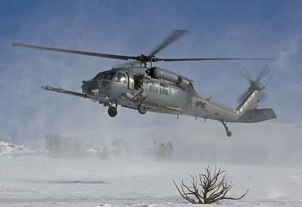 An HH-60G Pave Hawk flys low over a landing zone in New Mexico