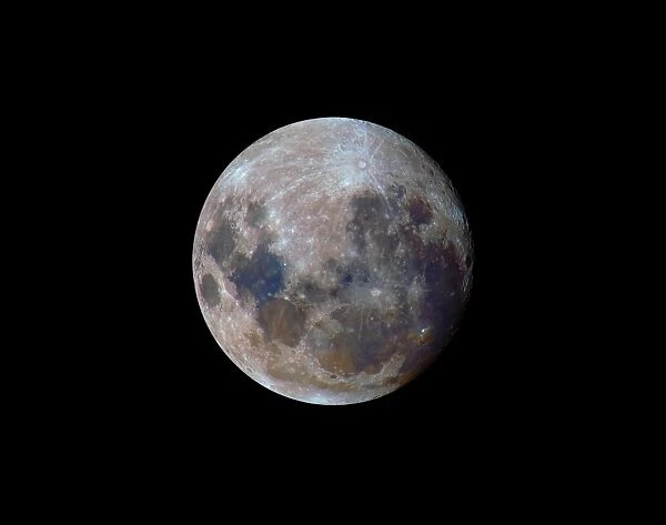 The true colors of the moon during the 2010 perigee