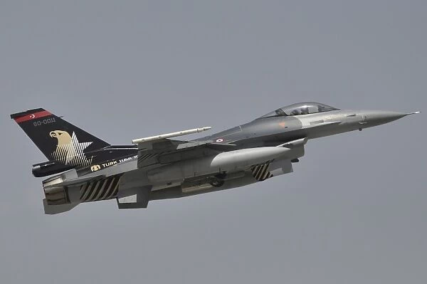 A Turkish Air Force F-16C taking off
