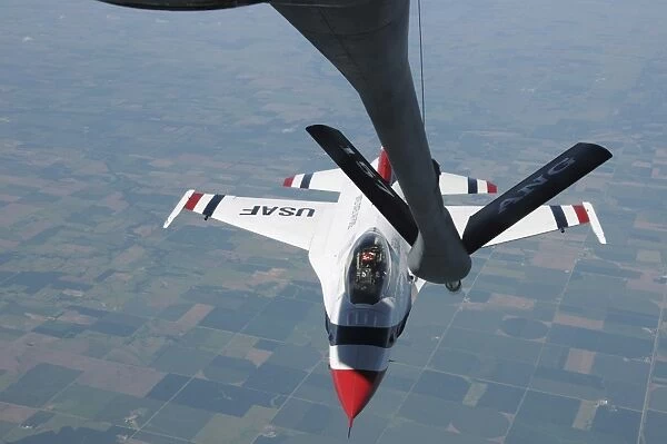 A U. S. Air Force Thunderbird pilot manevurs his F-16 Fighting Falcon towards a refueling