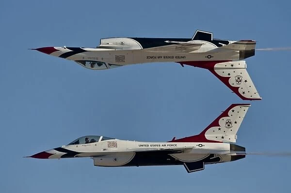 U. S. Air Force Thunderbirds demonstrate the calypso pass