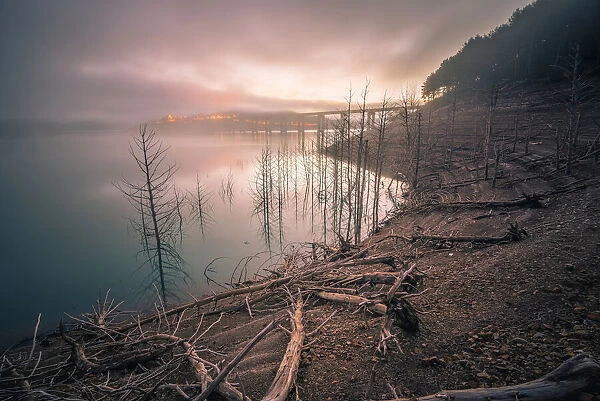 Dawn in the reservoir