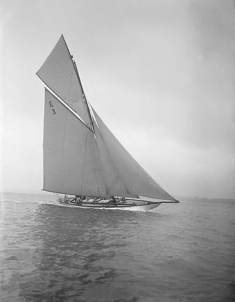 The 12-metre Ierne sailing close-hauled, 1911. Creator: Kirk & Sons of Cowes