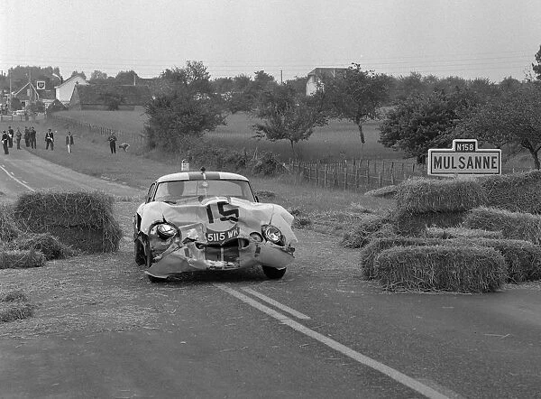 1963 Le Mans Jaguar E type Lightweight crash on Mulsanne. Creator: Unknown