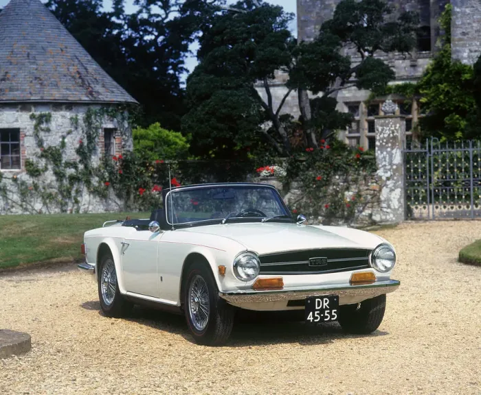 Framed Print : 1971 Triumph TR6 Print Framed Print : 1971 Triumph TR6 Print