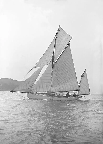 The 46 ft yawl Chinkara under sail, 1913. Creator: Kirk & Sons of Cowes