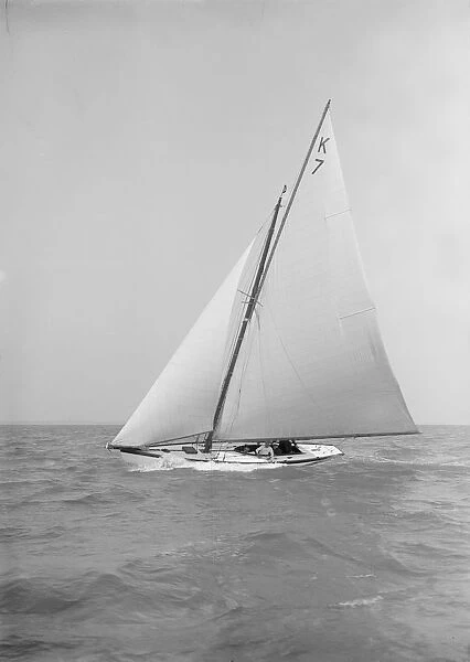 The 7 Metre Ginerva (K7) under sail, 1911. Creator: Kirk & Sons of Cowes