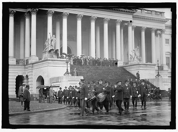 Capitol, U.S. crowd, between 1910 and 1920. Creator: Harris & Ewing. Capitol, U.S. crowd, between 1910 and 1920. Creator: Harris & Ewing