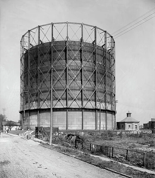 Gas tank, Detroit City Gas Company, Detroit, Mich. between 1900 and 1905. Creator: Unknown
