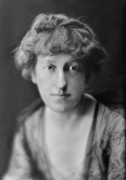 Getty, Samuel, Mrs. portrait photograph, 1915. Creator: Arnold Genthe