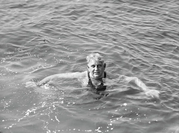 Hunt, Seth, Mr. swimming, between 1931 and 1942. Creator: Arnold Genthe