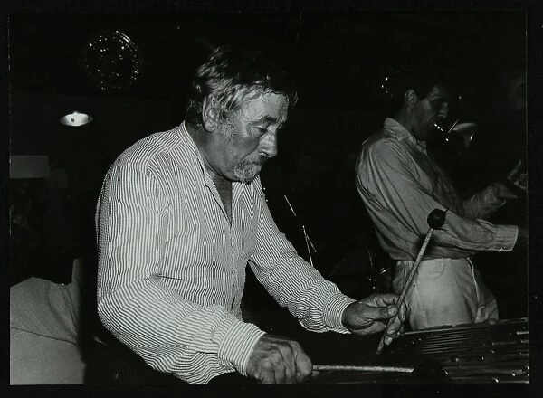 Bill Le Sage playing the vibraphone at The Bell, Codicote, Hertfordshire, 12 September 1982