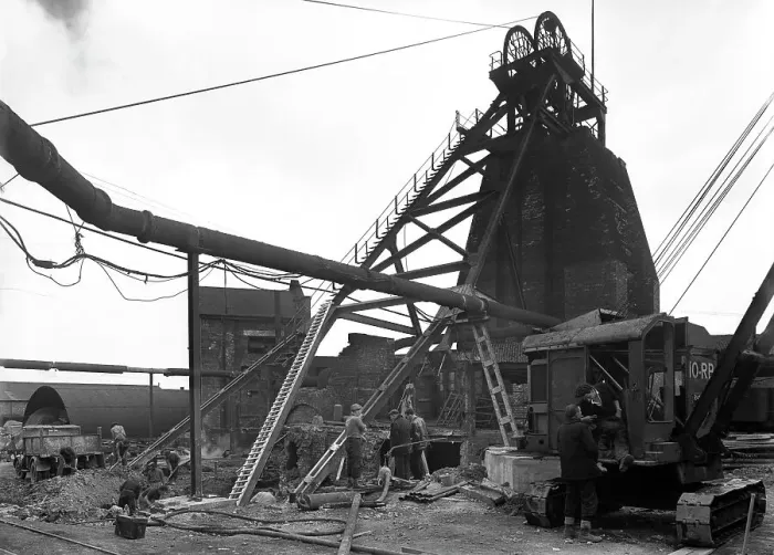 Framed Print : Markham Main Colliery, Doncaster, South Yorkshire 1956 Print Framed Print : Markham Main Colliery, Doncaster, South Yorkshire 1956 Print