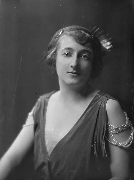 Mrs. Grandin, portrait photograph, 1918 Mar. 6. Creator: Arnold Genthe