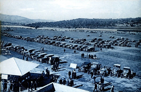 Parking of vehicles on the Autodromo Nacional de Terramar in Sitges, 1922