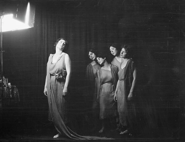 Strauss, Sarah Mildred, and pupils, 1925 Sept. 26. Creator: Arnold Genthe