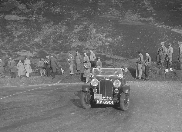 Triumph Gloria of Mrs M Montague-Johnstone, RSAC Scottish Rally, Devils Elbow, Glenshee, 1934