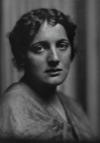 West, L. Miss, portrait photograph, 1913. Creator: Arnold Genthe