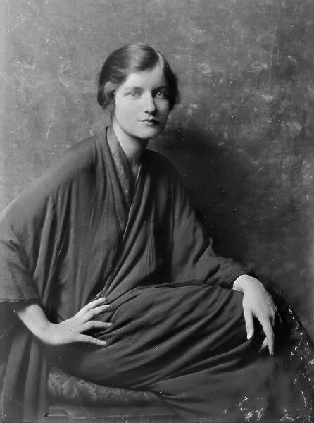 Wood, Peggy, Miss, portrait photograph, 1917 Aug. 27. Creator: Arnold Genthe