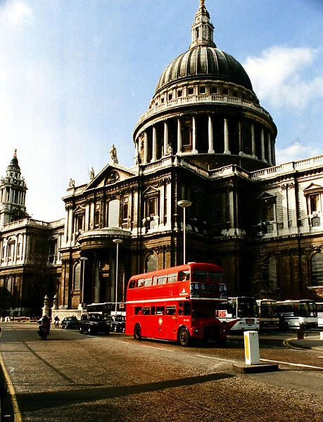 St Pauls Cathedral with red London double decker bus